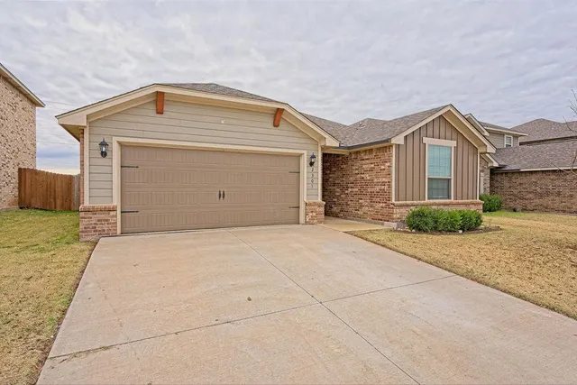 Photo 3 — 2301 Scarlet Lane, El Reno, OK 73036