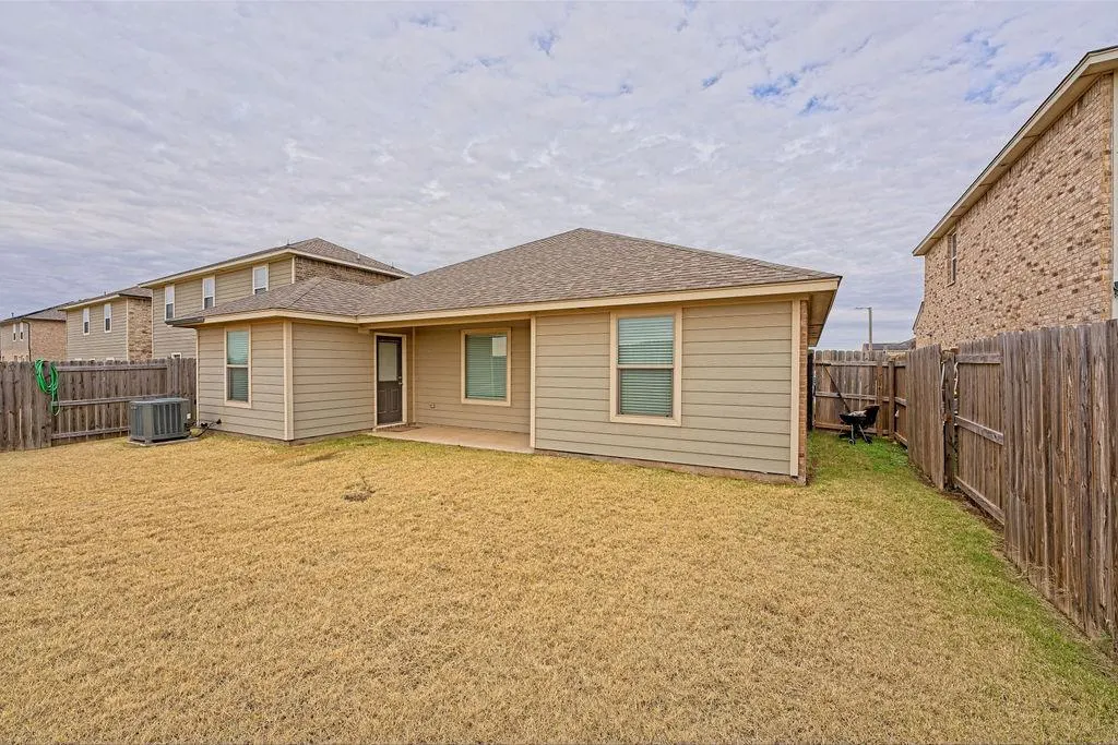 Photo 6 — 2301 Scarlet Lane, El Reno, OK 73036