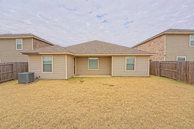 Photo 7 — 2301 Scarlet Lane, El Reno, OK 73036