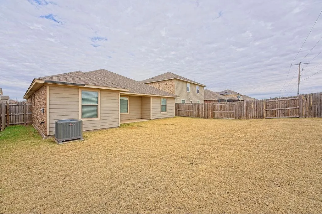 Photo 8 — 2301 Scarlet Lane, El Reno, OK 73036