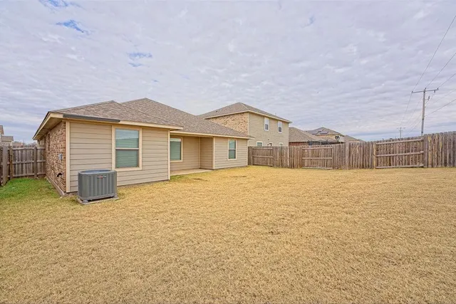 Photo 8 — 2301 Scarlet Lane, El Reno, OK 73036
