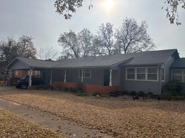 Front exterior — 405 W Choctaw Street, Lindsay, OK 73052