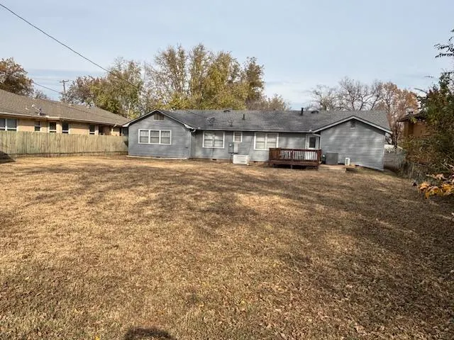 Photo 2 — 405 W Choctaw Street, Lindsay, OK 73052