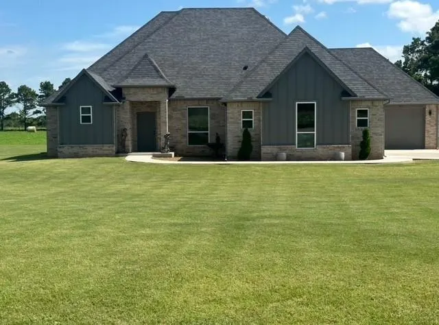 Front exterior — 725 W Dutton Road, Pocasset, OK 73079