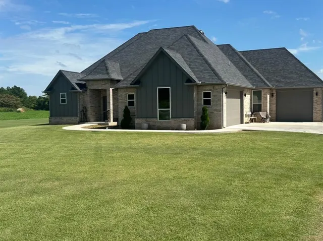 Photo 2 — 725 W Dutton Road, Pocasset, OK 73079