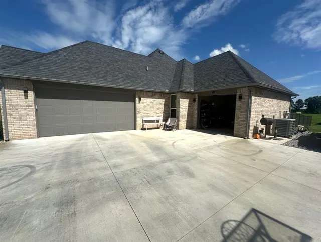 Photo 3 — 725 W Dutton Road, Pocasset, OK 73079