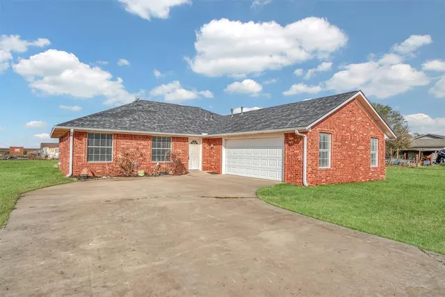 Photo 2 — 420 W 4th Street, Duke, OK 73532