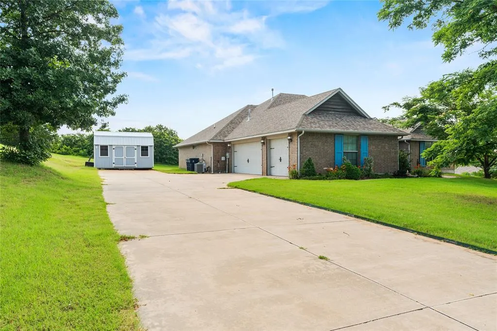 Photo 2 — 7324 Ridge Manor Lane, Oklahoma City, OK 73150
