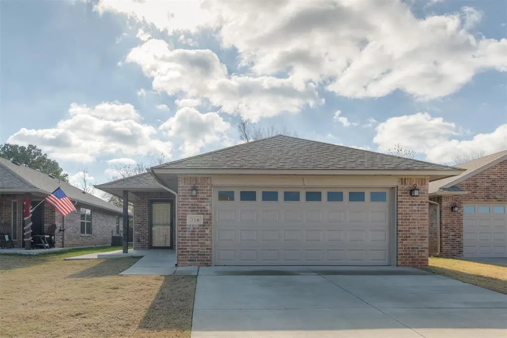 Photo 2 — 316 SW 4th Place, Newcastle, OK 73065