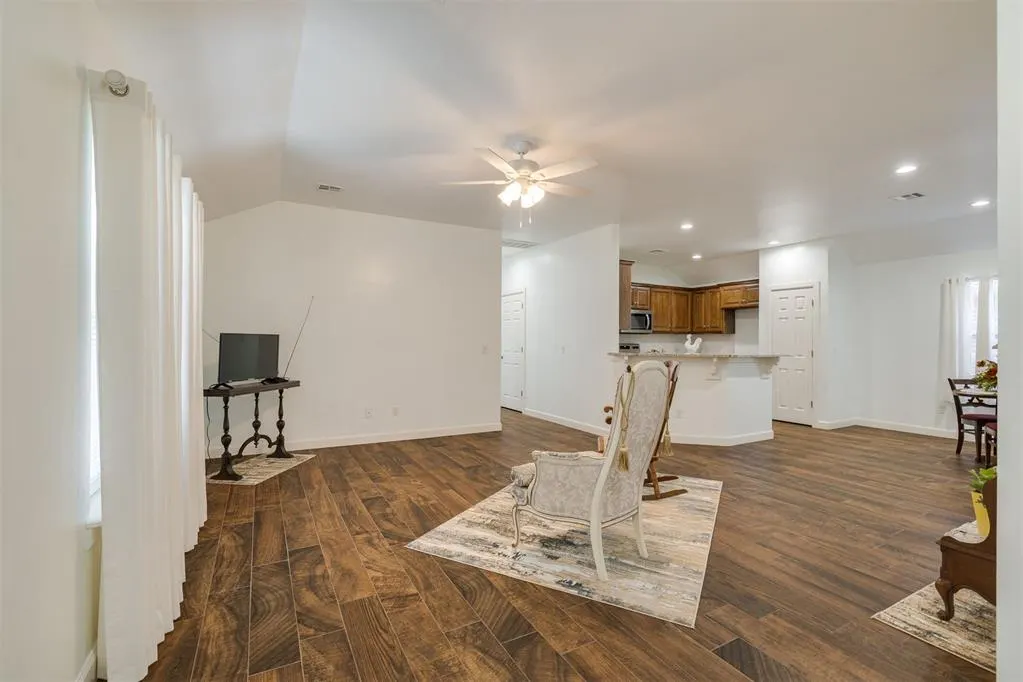 Photo 5 — 316 SW 4th Place, Newcastle, OK 73065