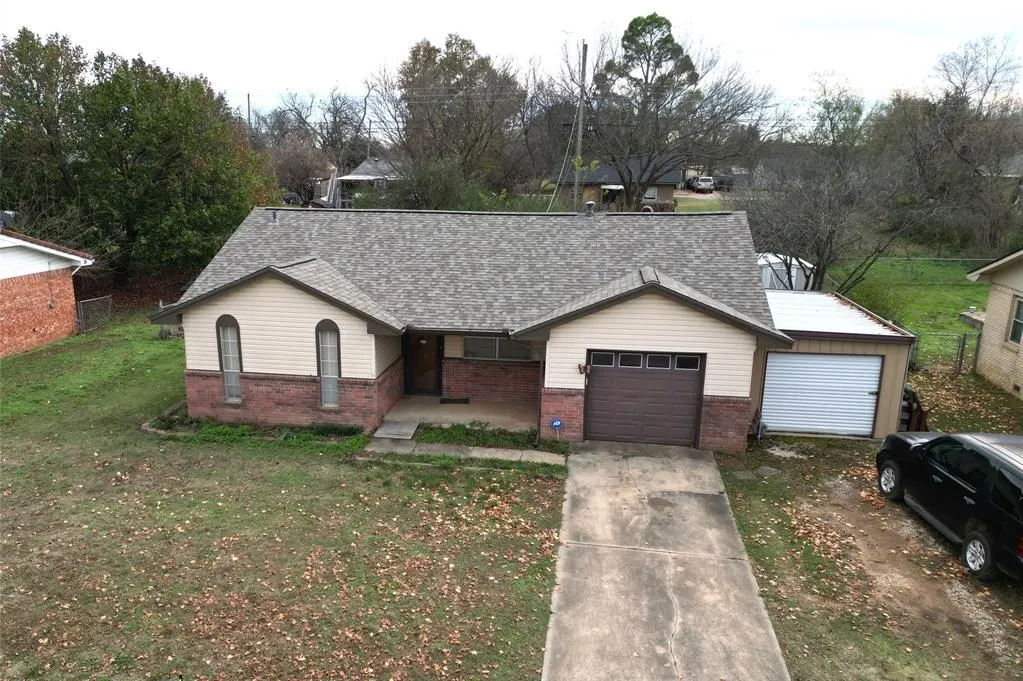 Front exterior — 207 Brent Street, Meeker, OK 74855