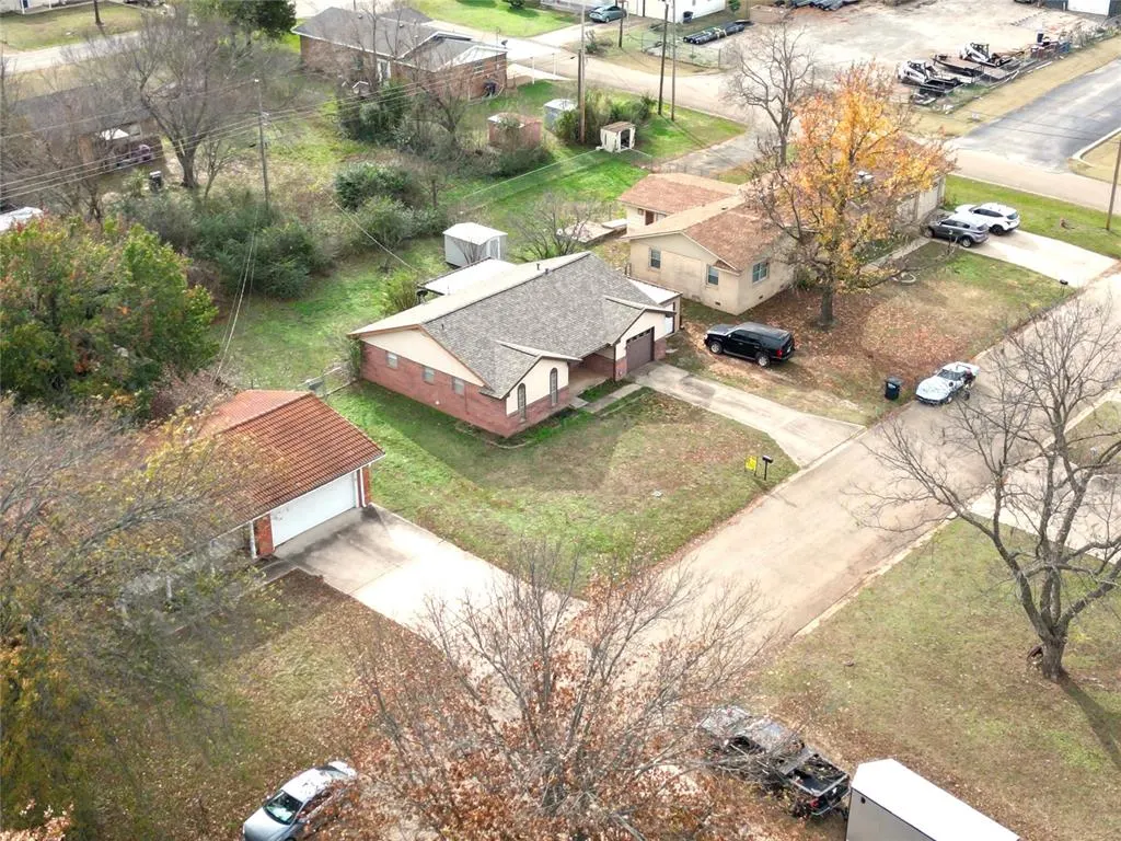 Photo 4 — 207 Brent Street, Meeker, OK 74855