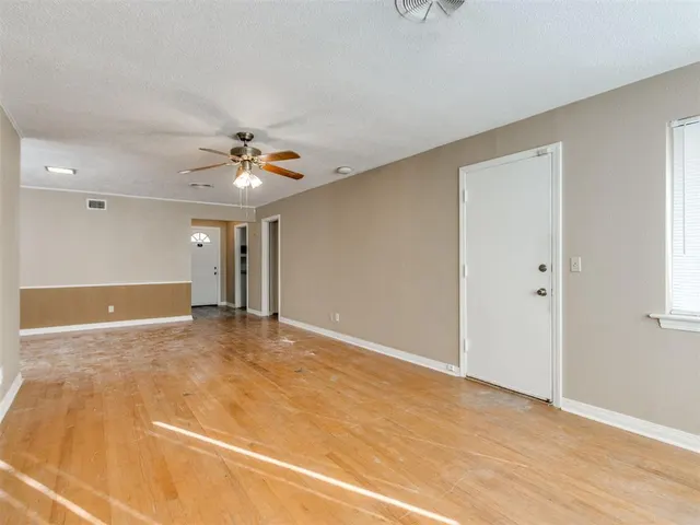 Photo 5 — 3016 NW 70th Street, Oklahoma City, OK 73116