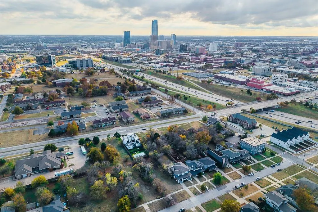 Photo 7 — 300 NE 14th Street, Oklahoma City, OK 73104