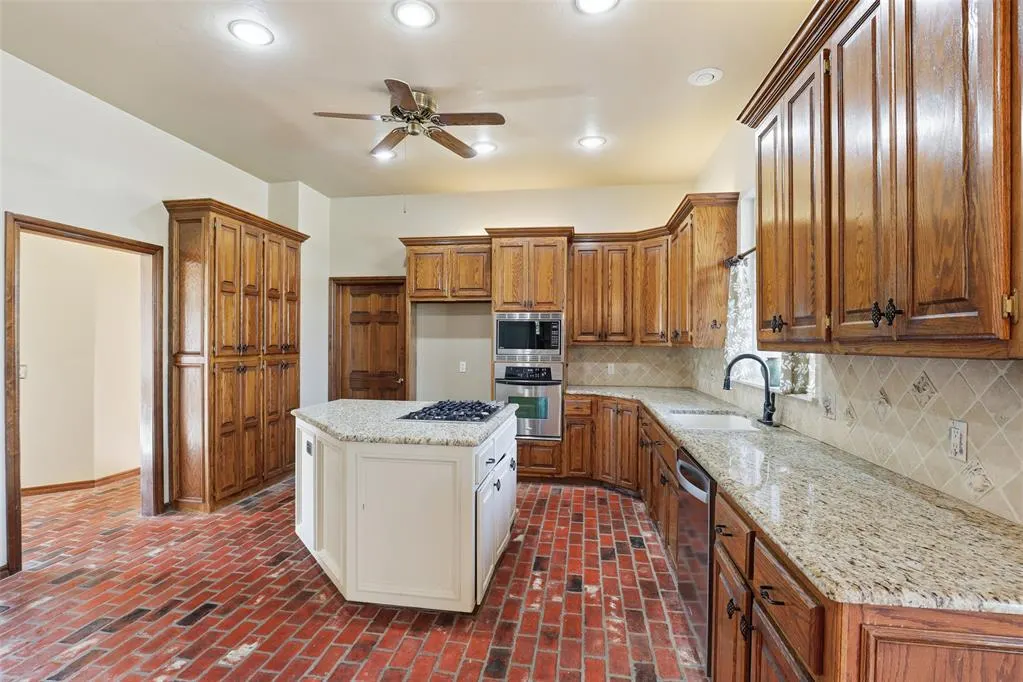 Photo 8 — 6209 Plum Thicket Road, Oklahoma City, OK 73162