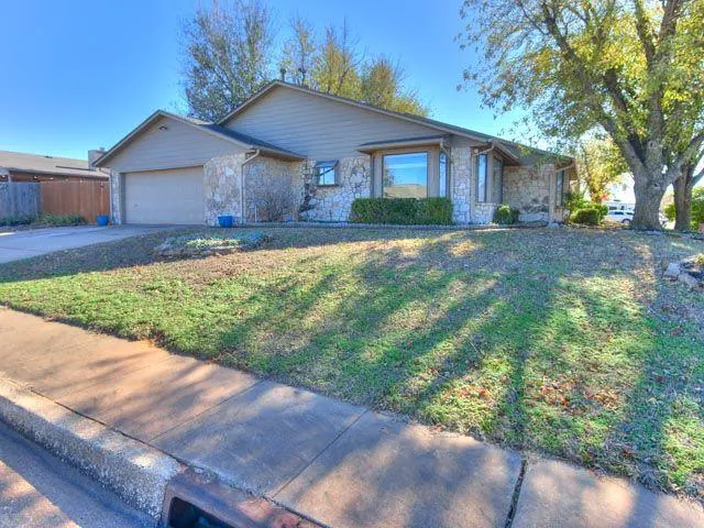 Photo 4 — 308 N Rockypoint Drive, Edmond, OK 73003