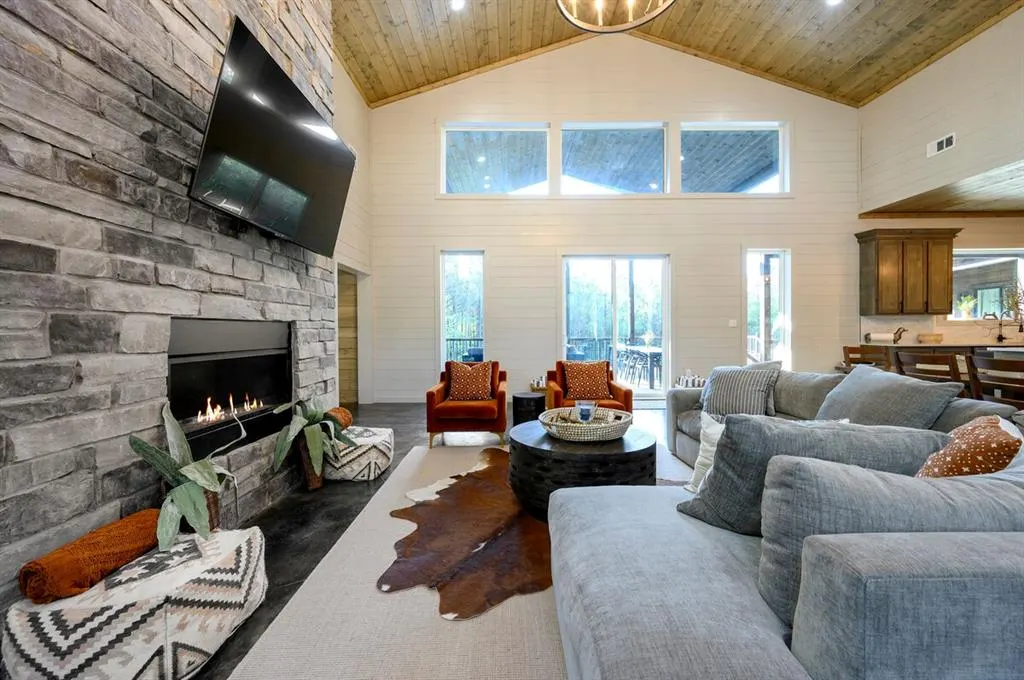 Photo 2 — 256 Bear Hickory Trail, Broken Bow, OK 74728