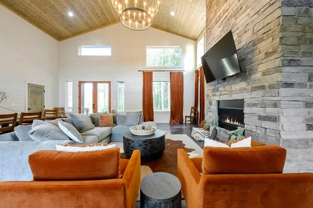 Photo 3 — 256 Bear Hickory Trail, Broken Bow, OK 74728