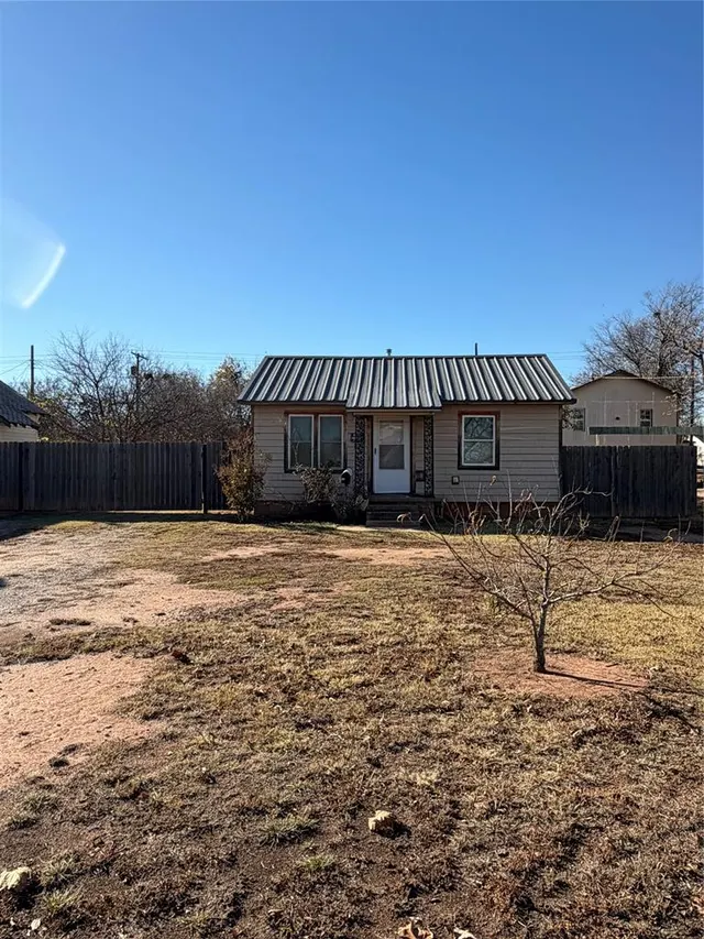 Front exterior — 715 N Jackson Street, Altus, OK 73521