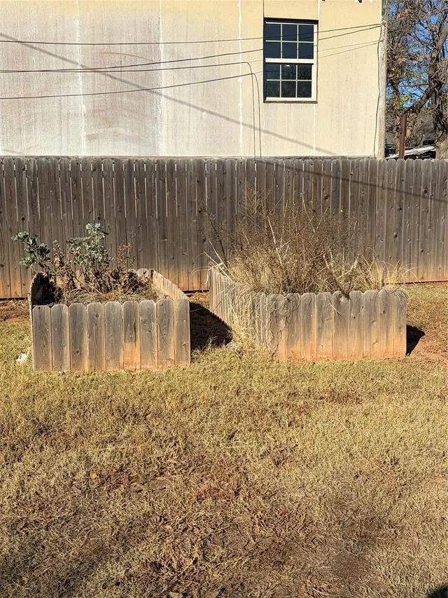 Photo 4 — 715 N Jackson Street, Altus, OK 73521