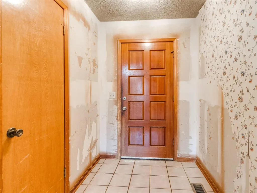 Photo 2 — 2109 Castle Rock, Edmond, OK 73003