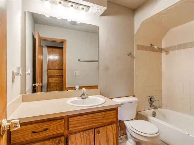 Photo 8 — 2109 Castle Rock, Edmond, OK 73003