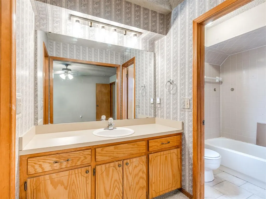 Photo 11 — 2109 Castle Rock, Edmond, OK 73003