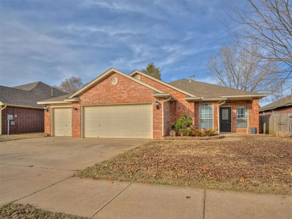 Photo 4 — 1909 Fair Meadow Drive, Edmond, OK 73003