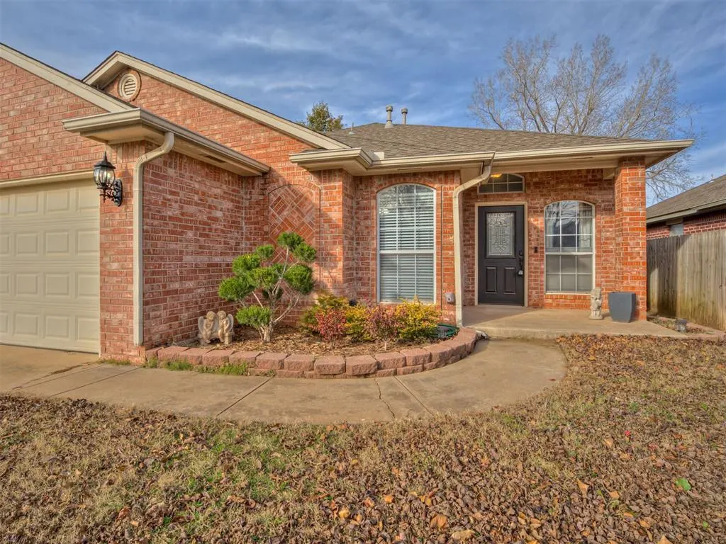 Photo 5 — 1909 Fair Meadow Drive, Edmond, OK 73003