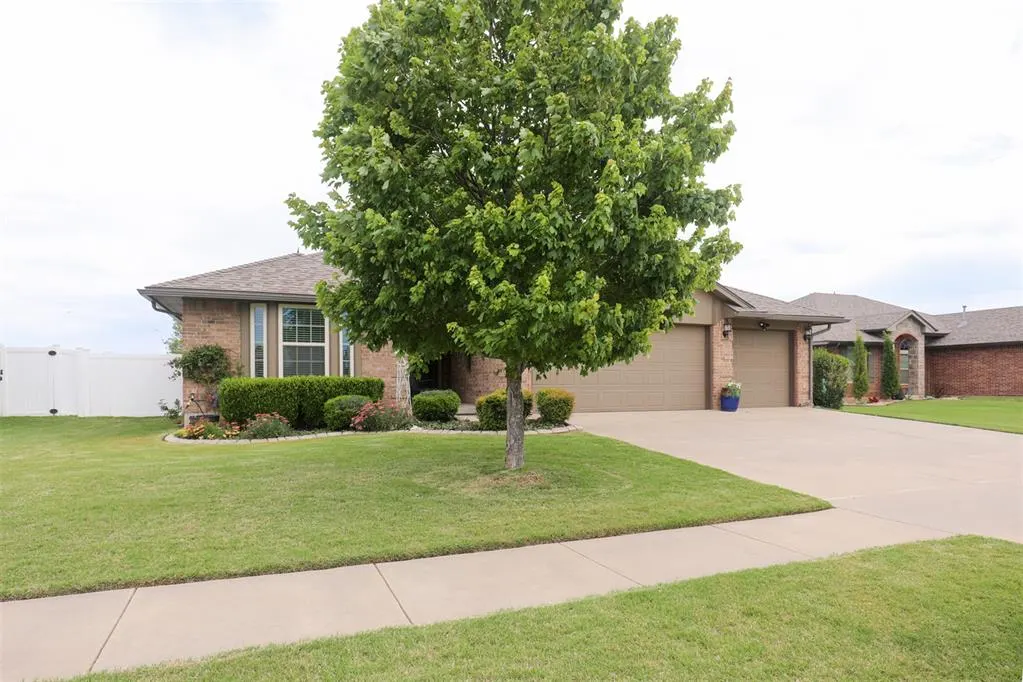 Photo 2 — 1297 SE 16th Terrace, Newcastle, OK 73065
