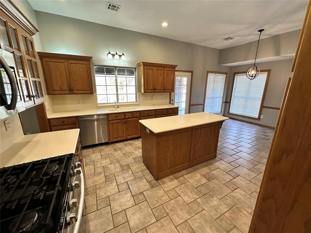 Photo 8 — 1819 Duckhawk Court, Edmond, OK 73003