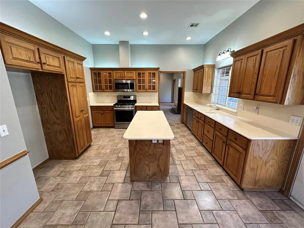 Photo 9 — 1819 Duckhawk Court, Edmond, OK 73003