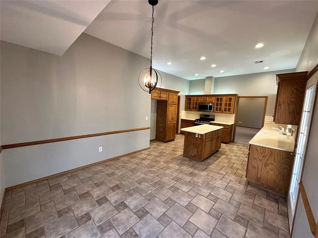 Photo 13 — 1819 Duckhawk Court, Edmond, OK 73003