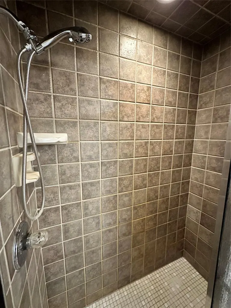 Photo 16 — 1819 Duckhawk Court, Edmond, OK 73003