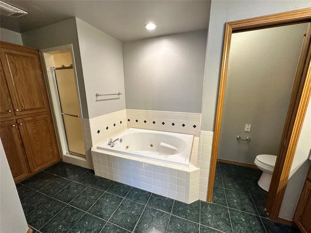 Photo 33 — 1819 Duckhawk Court, Edmond, OK 73003