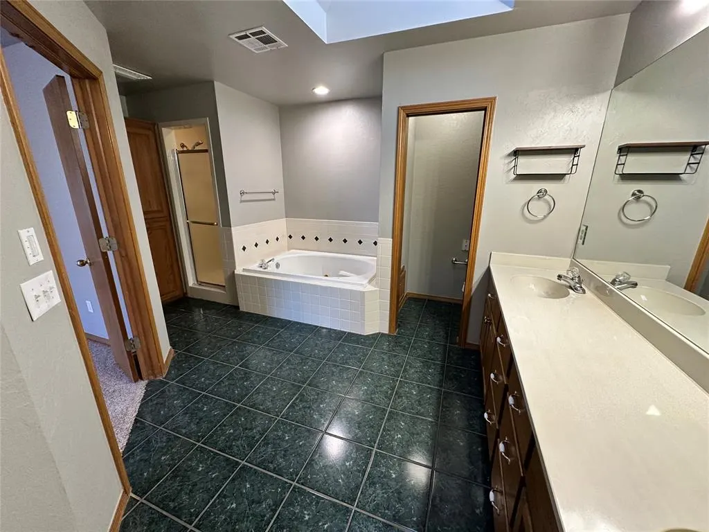 Photo 35 — 1819 Duckhawk Court, Edmond, OK 73003