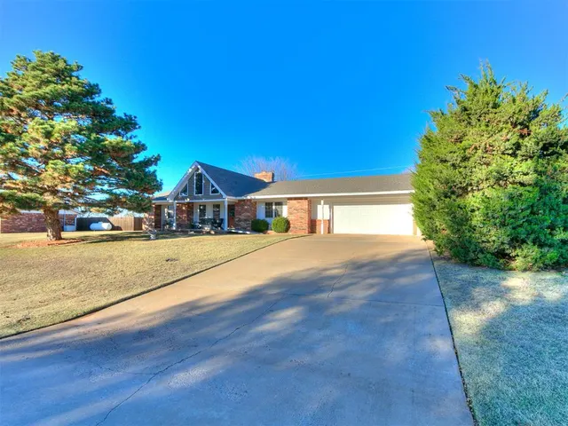 Photo 2 — 105 Wildwood Drive, Kingfisher, OK 73750