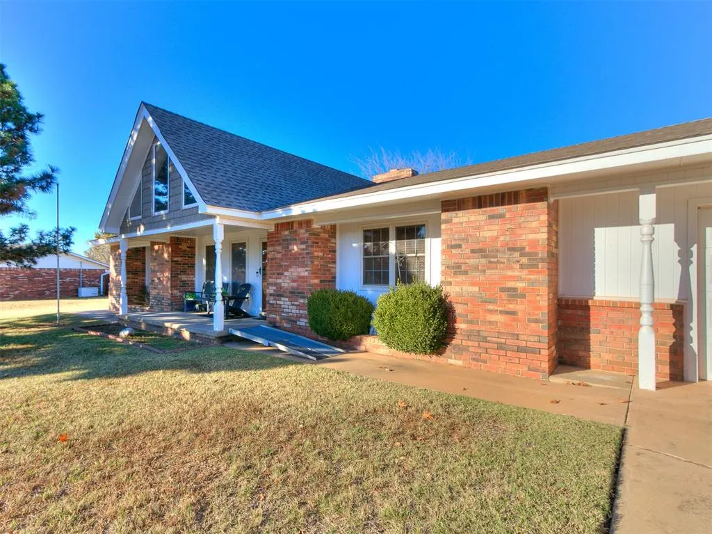 Photo 4 — 105 Wildwood Drive, Kingfisher, OK 73750