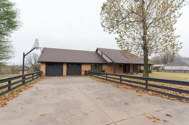 Photo 5 — 3818 N Country Club Road, Newcastle, OK 73065