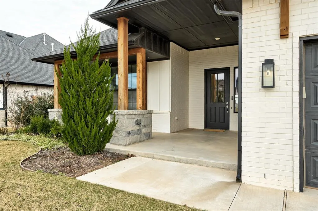 Photo 2 — 14800 Frankston Drive, Oklahoma City, OK 73142