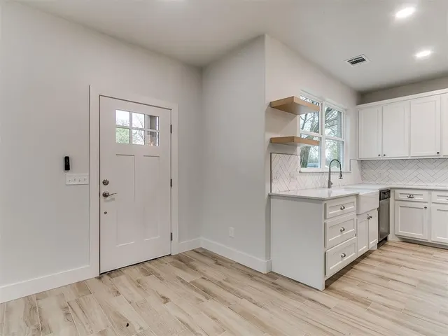 Photo 4 — 2120 NE 14th Street, Oklahoma City, OK 73117