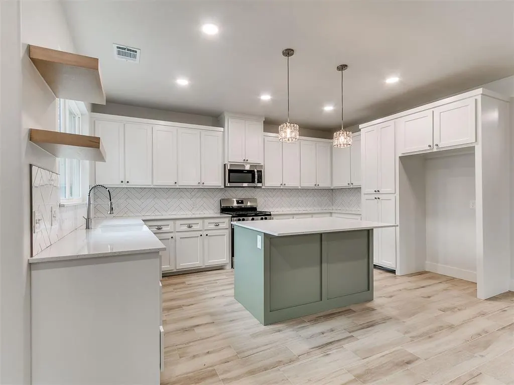 Photo 11 — 2120 NE 14th Street, Oklahoma City, OK 73117