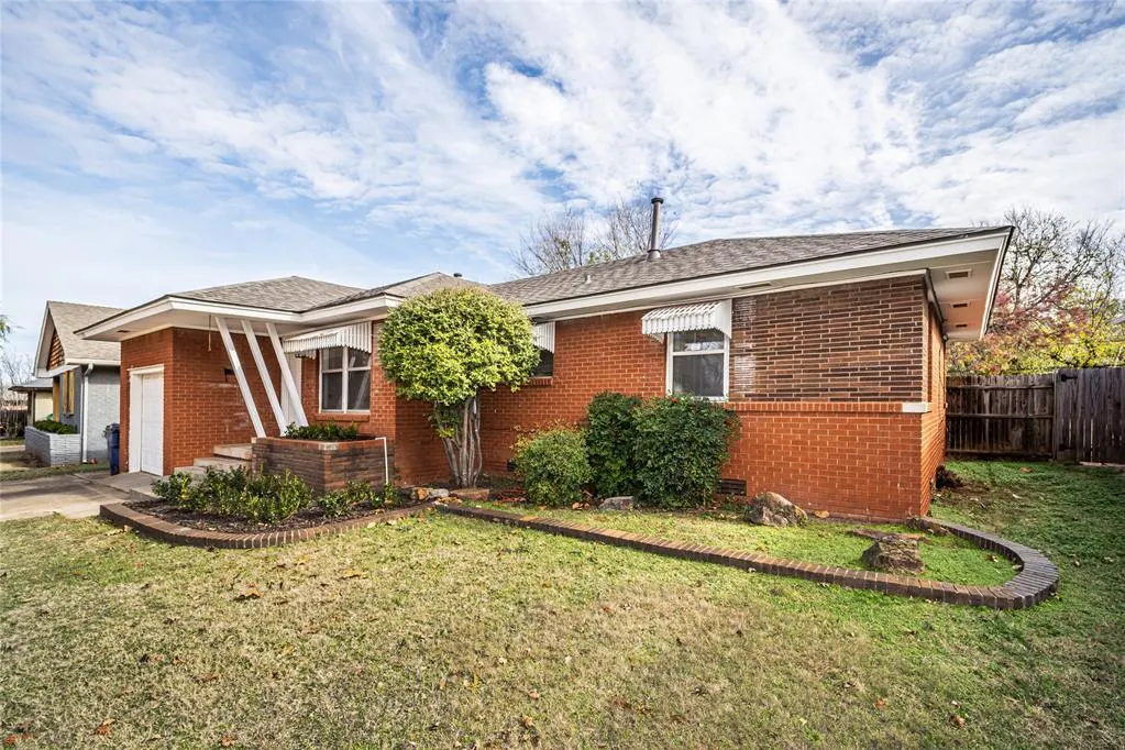 Photo 2 — 10504 Whitehaven Road, Oklahoma City, OK 73120