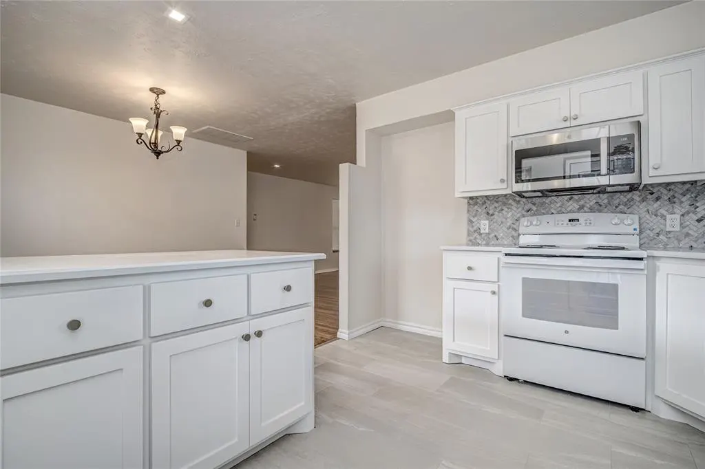 Photo 10 — 10504 Whitehaven Road, Oklahoma City, OK 73120