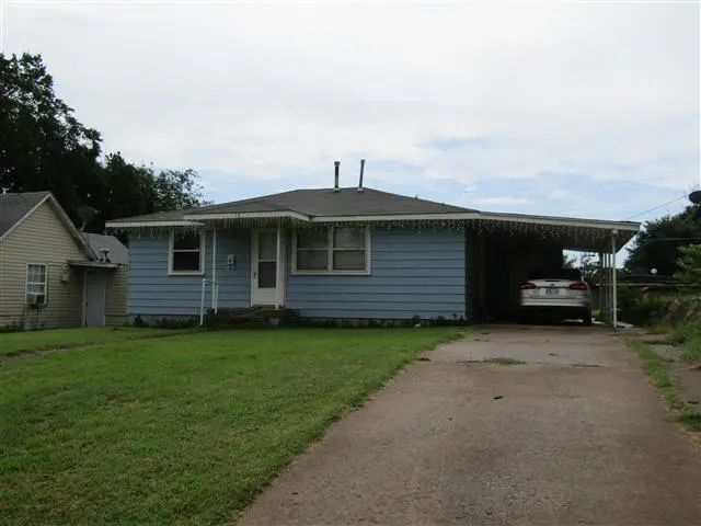 Front exterior — 614 W Franklin Street, Weatherford, OK 73096