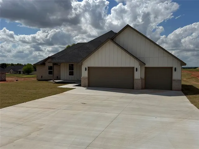 Photo 4 — 2443 Wolf Creek Bend, Blanchard, OK 73010