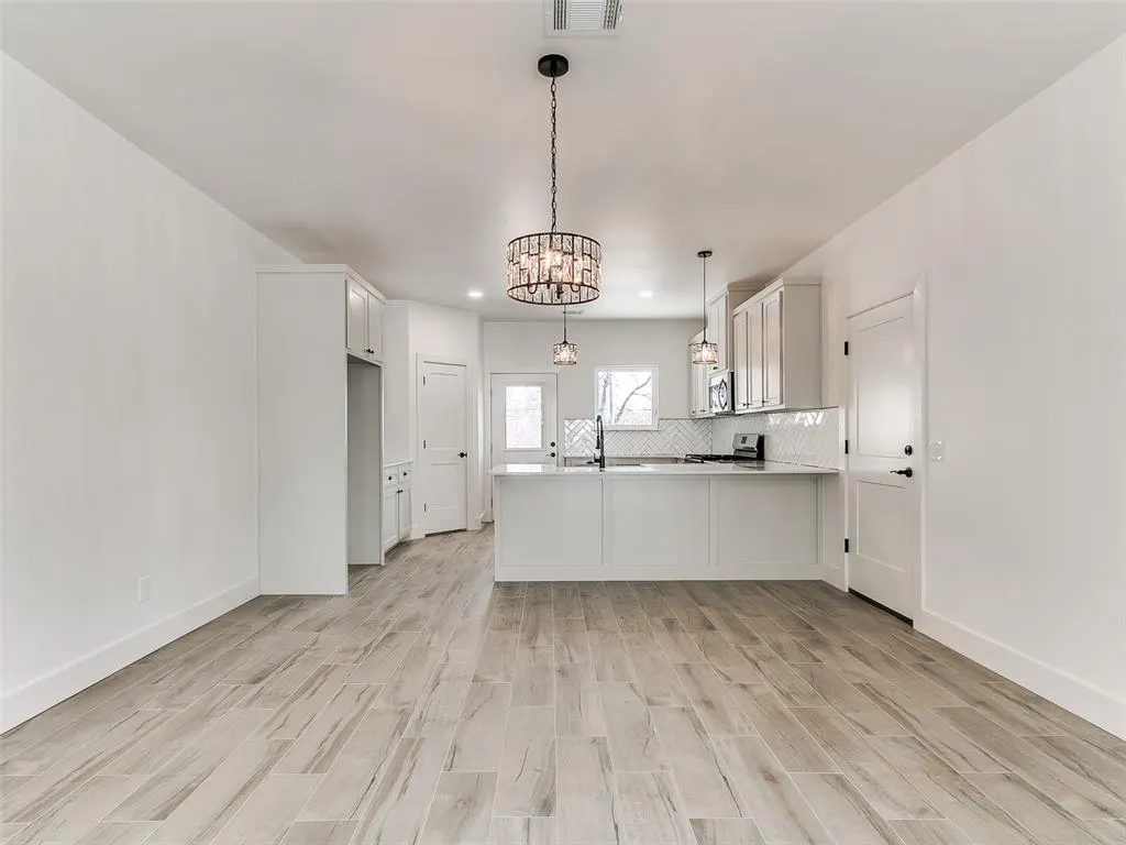 Photo 17 — 2124 NE 14th Street, Oklahoma City, OK 73117