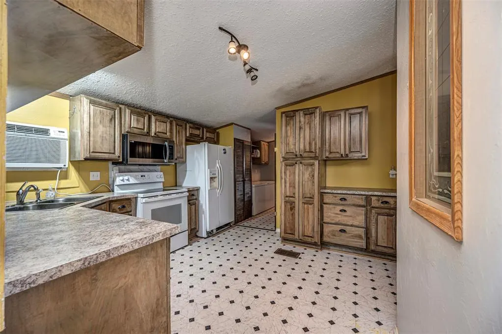 Photo 10 — 20985 Portland Avenue, Purcell, OK 73080