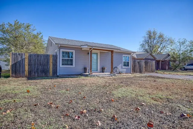 Photo 2 — 1013 S 10th Street, Kingfisher, OK 73750