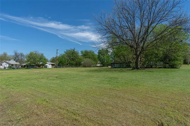 Front exterior — 410 W Comanche Street, Lindsay, OK 73052